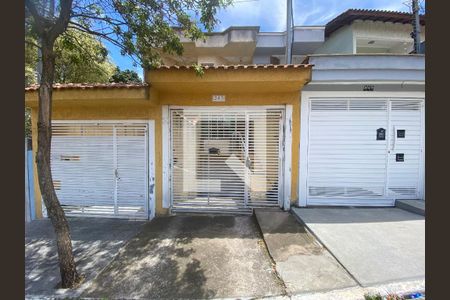 Casa à venda com 198m², 3 quartos e 4 vagas Casa à venda com 198m², 3 quartos e 4 vagasFachada