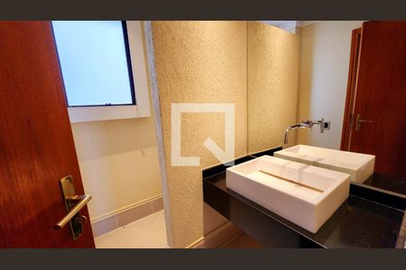 Apartamento à venda com 345m², 5 quartos e 3 vagas Apartamento à venda com 345m², 5 quartos e 3 vagasBanheiro