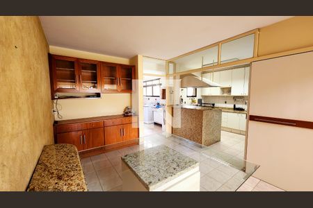 Apartamento à venda com 345m², 5 quartos e 3 vagas Apartamento à venda com 345m², 5 quartos e 3 vagasCopa