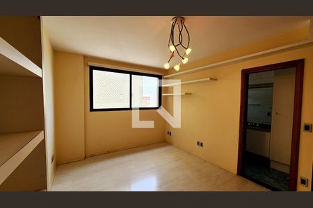 Apartamento à venda com 345m², 5 quartos e 3 vagas Apartamento à venda com 345m², 5 quartos e 3 vagasQuarto Suíte 2