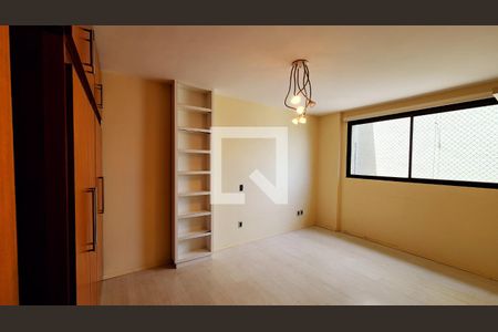 Apartamento à venda com 345m², 5 quartos e 3 vagas Apartamento à venda com 345m², 5 quartos e 3 vagasQuarto Suíte 2