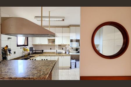 Apartamento à venda com 345m², 5 quartos e 3 vagas Apartamento à venda com 345m², 5 quartos e 3 vagasCozinha