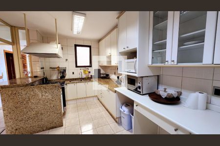 Apartamento à venda com 345m², 5 quartos e 3 vagas Apartamento à venda com 345m², 5 quartos e 3 vagasCozinha