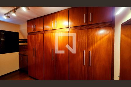 Apartamento à venda com 345m², 5 quartos e 3 vagas Apartamento à venda com 345m², 5 quartos e 3 vagasCloset Quarto Suíte 1
