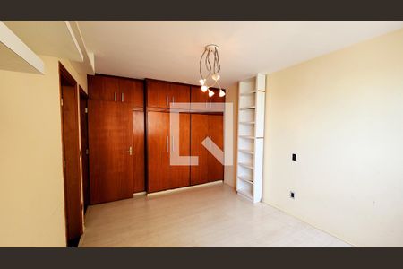 Apartamento à venda com 345m², 5 quartos e 3 vagas Apartamento à venda com 345m², 5 quartos e 3 vagasQuarto Suíte 2