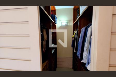 Apartamento à venda com 345m², 5 quartos e 3 vagas Apartamento à venda com 345m², 5 quartos e 3 vagasCloset Quarto Suíte 3