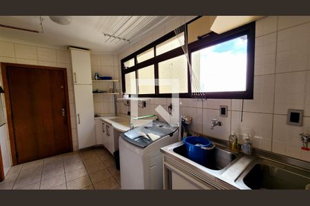 Apartamento à venda com 345m², 5 quartos e 3 vagas Apartamento à venda com 345m², 5 quartos e 3 vagasLavanderia