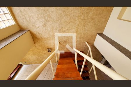 Apartamento à venda com 345m², 5 quartos e 3 vagas Apartamento à venda com 345m², 5 quartos e 3 vagasEscada