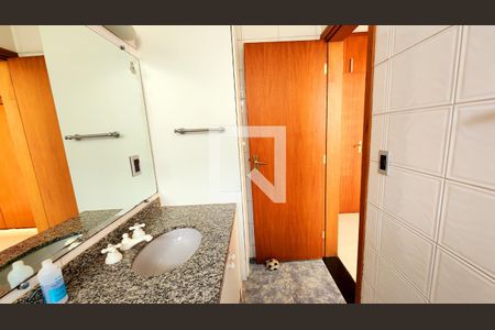 Apartamento à venda com 345m², 5 quartos e 3 vagas Apartamento à venda com 345m², 5 quartos e 3 vagasBanheiro Quarto Suíte 2