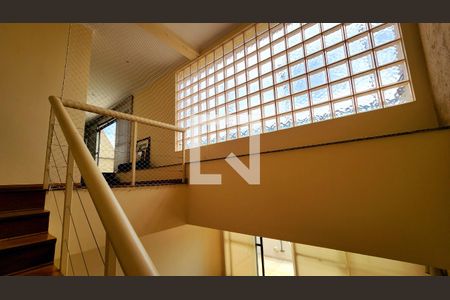 Apartamento à venda com 345m², 5 quartos e 3 vagas Apartamento à venda com 345m², 5 quartos e 3 vagasEscada