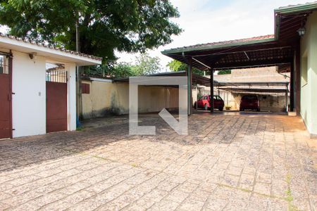 Casa à venda com 778m², 4 quartos e 5 vagas Casa à venda com 778m², 4 quartos e 5 vagasGARAGEM