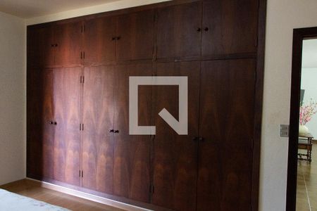 Casa à venda com 778m², 4 quartos e 5 vagas Casa à venda com 778m², 4 quartos e 5 vagasSUITE