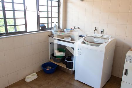 Casa à venda com 778m², 4 quartos e 5 vagas Casa à venda com 778m², 4 quartos e 5 vagasÁREA DE SERVIÇO