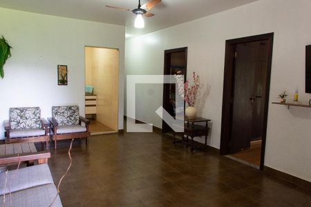 Casa à venda com 778m², 4 quartos e 5 vagas Casa à venda com 778m², 4 quartos e 5 vagasHALL/SALA DE TV