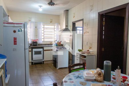 Casa à venda com 778m², 4 quartos e 5 vagas Casa à venda com 778m², 4 quartos e 5 vagasCOZINHA