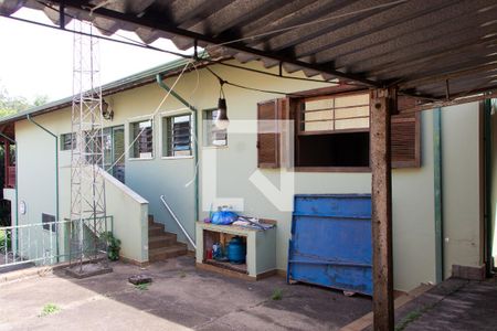 Casa à venda com 778m², 4 quartos e 5 vagas Casa à venda com 778m², 4 quartos e 5 vagasÁREA EXTERNA VISTA LATERAL