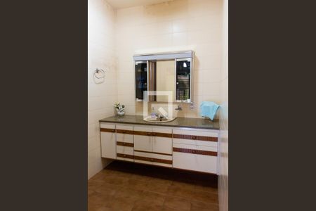 Casa à venda com 778m², 4 quartos e 5 vagas Casa à venda com 778m², 4 quartos e 5 vagasBANHEIRO SOCIAL 1