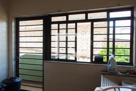 Casa à venda com 778m², 4 quartos e 5 vagas Casa à venda com 778m², 4 quartos e 5 vagasÁREA DE SERVIÇO