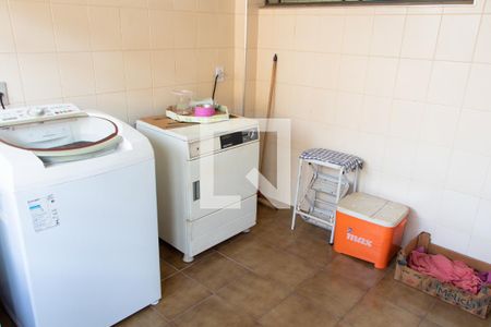 Casa à venda com 778m², 4 quartos e 5 vagas Casa à venda com 778m², 4 quartos e 5 vagasÁREA DE SERVIÇO