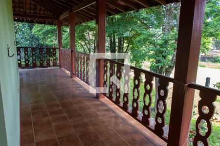 Casa à venda com 778m², 4 quartos e 5 vagas Casa à venda com 778m², 4 quartos e 5 vagasVARANDA SALA DE TV