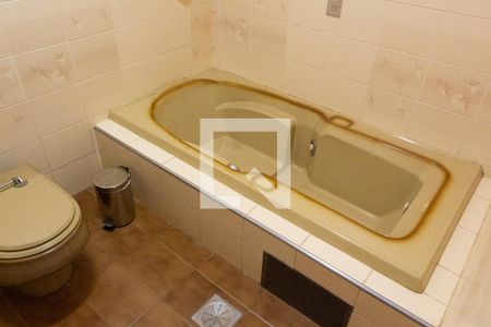 Casa à venda com 778m², 4 quartos e 5 vagas Casa à venda com 778m², 4 quartos e 5 vagasBANHEIRO SOCIAL 1