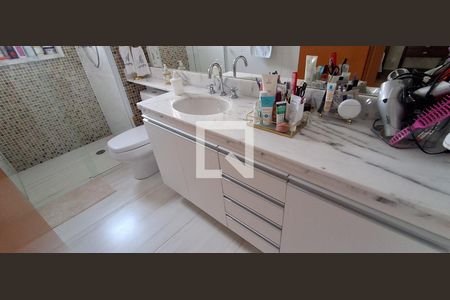 Apartamento à venda com 160m², 3 quartos e 4 vagas Apartamento à venda com 160m², 3 quartos e 4 vagasBanheiro Suíte 2