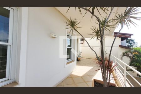 Casa de condomínio à venda com 200m², 5 quartos e 4 vagas Casa de condomínio à venda com 200m², 5 quartos e 4 vagasVaranda da Sala