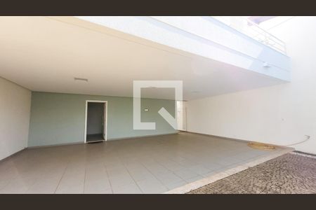 Casa de condomínio à venda com 200m², 5 quartos e 4 vagas Casa de condomínio à venda com 200m², 5 quartos e 4 vagasGaragem