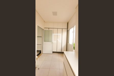 Casa de condomínio à venda com 200m², 5 quartos e 4 vagas Casa de condomínio à venda com 200m², 5 quartos e 4 vagasÁrea de Serviço