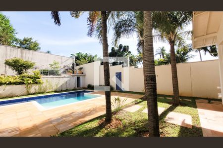 Casa de condomínio à venda com 200m², 5 quartos e 4 vagas Casa de condomínio à venda com 200m², 5 quartos e 4 vagasPiscina