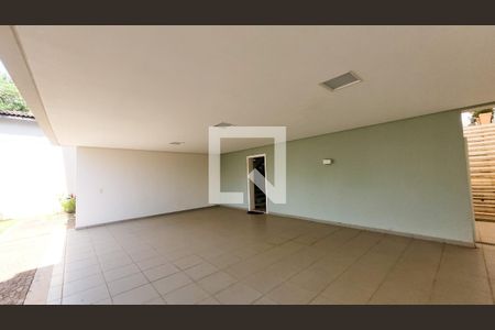 Casa de condomínio à venda com 200m², 5 quartos e 4 vagas Casa de condomínio à venda com 200m², 5 quartos e 4 vagasGaragem