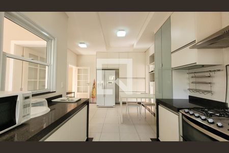 Casa de condomínio à venda com 200m², 5 quartos e 4 vagas Casa de condomínio à venda com 200m², 5 quartos e 4 vagasCozinha