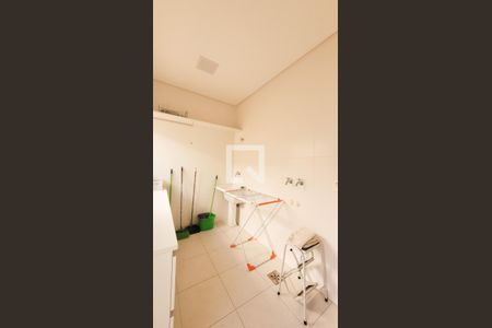 Casa de condomínio à venda com 200m², 5 quartos e 4 vagas Casa de condomínio à venda com 200m², 5 quartos e 4 vagasÁrea de Serviço