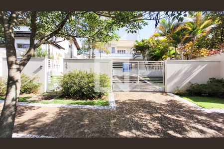 Casa de condomínio à venda com 200m², 5 quartos e 4 vagas Casa de condomínio à venda com 200m², 5 quartos e 4 vagasFachada