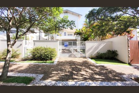 Casa de condomínio à venda com 200m², 5 quartos e 4 vagas Casa de condomínio à venda com 200m², 5 quartos e 4 vagasFachada