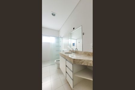 Casa de condomínio à venda com 200m², 5 quartos e 4 vagas Casa de condomínio à venda com 200m², 5 quartos e 4 vagasBanheiro da Suíte 4