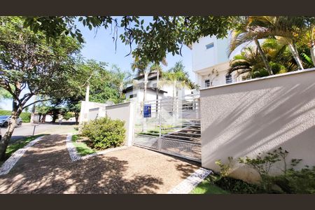 Casa de condomínio à venda com 200m², 5 quartos e 4 vagas Casa de condomínio à venda com 200m², 5 quartos e 4 vagasFachada