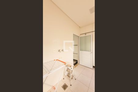 Casa de condomínio à venda com 200m², 5 quartos e 4 vagas Casa de condomínio à venda com 200m², 5 quartos e 4 vagasÁrea de Serviço