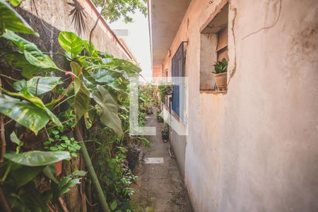Casa à venda com 200m², 4 quartos e 4 vagas Casa à venda com 200m², 4 quartos e 4 vagasCorredor Lateral