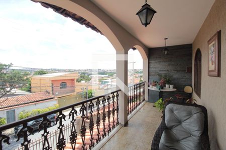 Casa à venda com 270m², 3 quartos e 5 vagasVaranda