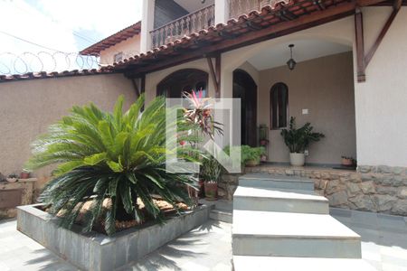 Casa à venda com 270m², 3 quartos e 5 vagasFachada