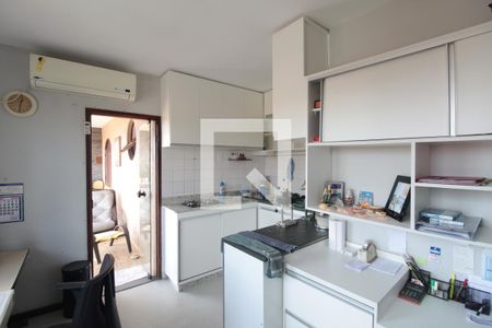 Casa à venda com 270m², 3 quartos e 5 vagasConsultório