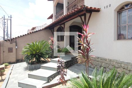Casa à venda com 270m², 3 quartos e 5 vagasFachada