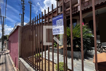 Casa à venda com 270m², 3 quartos e 5 vagas Casa à venda com 270m², 3 quartos e 5 vagasPlaquinha Instalada