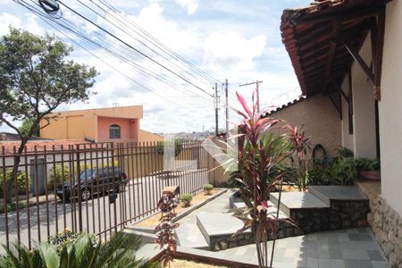 Casa à venda com 270m², 3 quartos e 5 vagasFachada