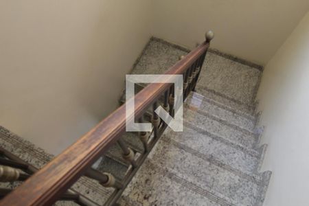 Casa à venda com 270m², 3 quartos e 5 vagasEscadas