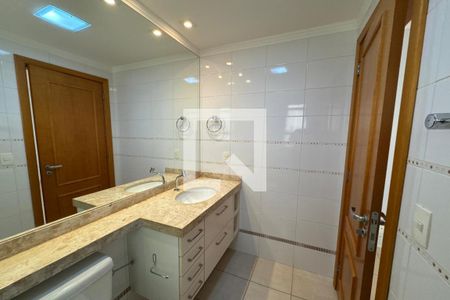 Apartamento para alugar com 138m², 3 quartos e 3 vagas Apartamento para alugar com 138m², 3 quartos e 3 vagasBanheiro da Suíte 03