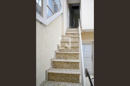 Casa à venda com 157m², 3 quartos e 2 vagas Casa à venda com 157m², 3 quartos e 2 vagasEscada