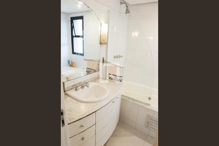 Apartamento à venda com 171m², 4 quartos e 3 vagas Apartamento à venda com 171m², 4 quartos e 3 vagasBanheiro do Quarto 4