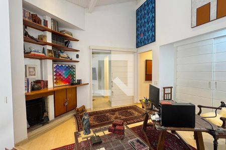 Casa de condomínio à venda com 317m², 3 quartos e 2 vagasEscritório